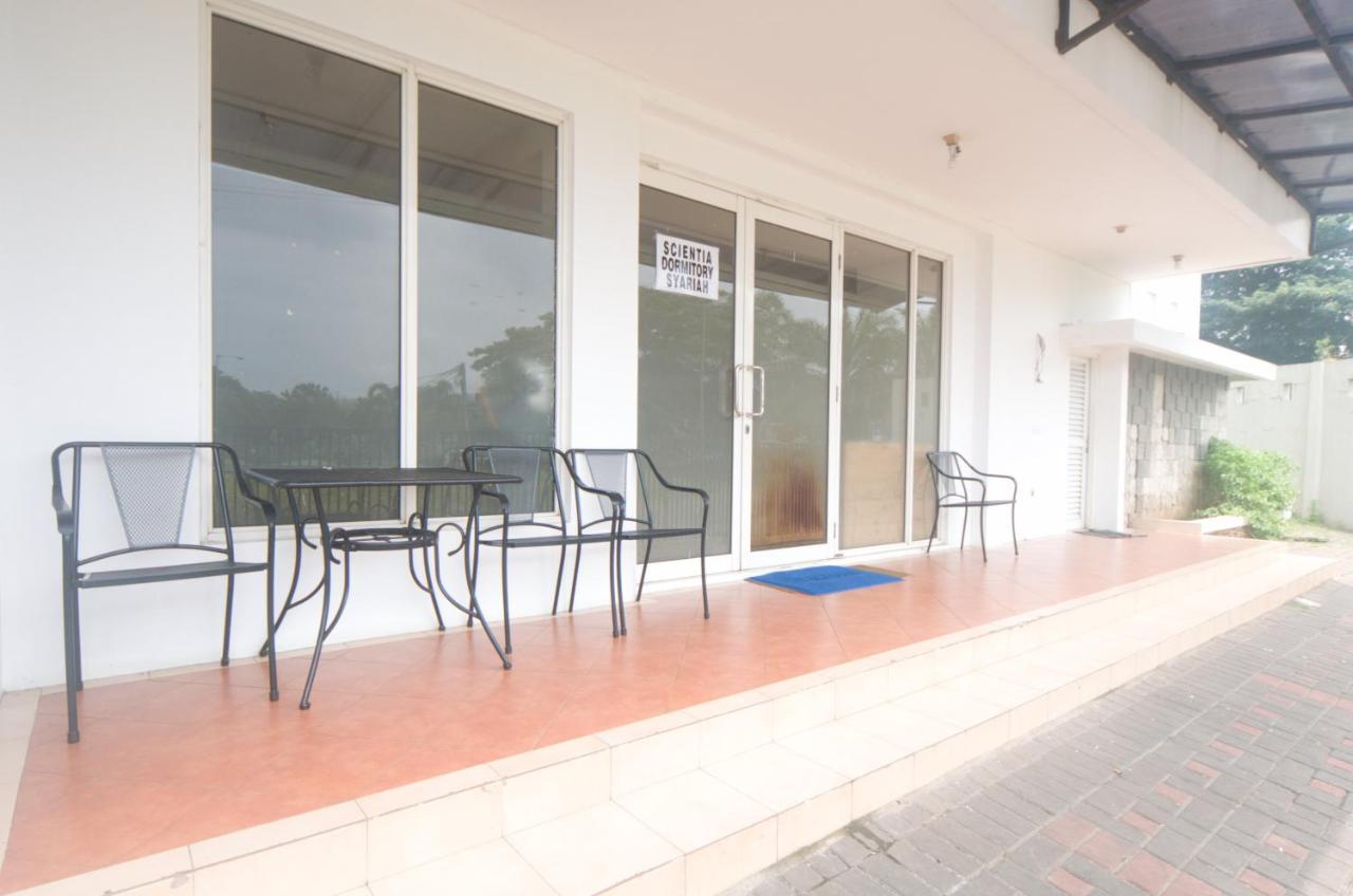 Oyo 3049 Scientia Dormitory Syariah Tangerang Zewnętrze zdjęcie