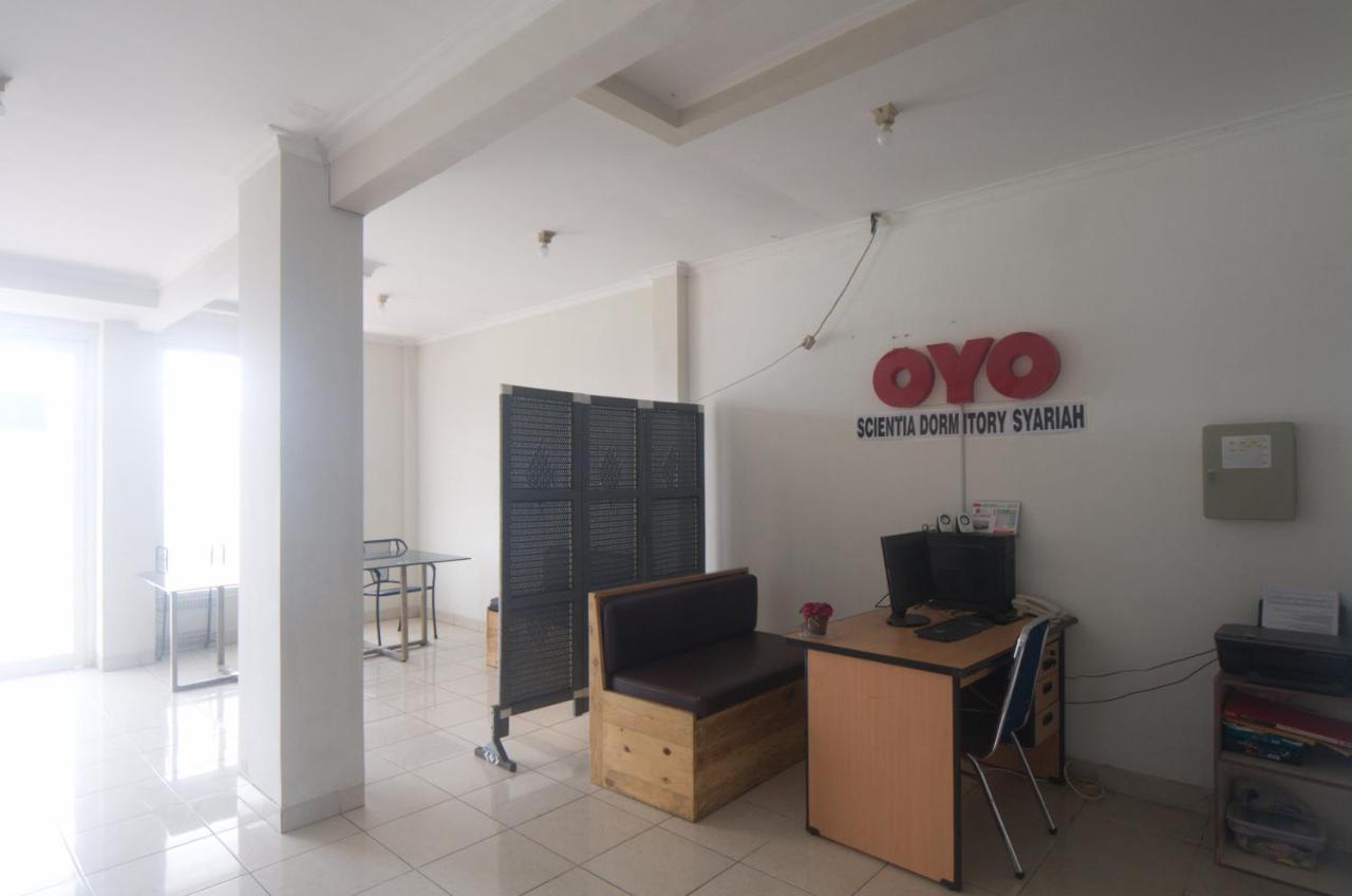 Oyo 3049 Scientia Dormitory Syariah Tangerang Zewnętrze zdjęcie